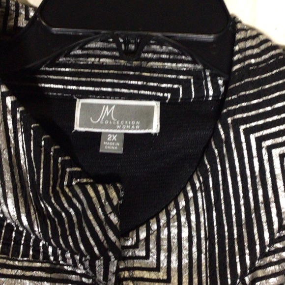 JM Collection Geometric Black and White Cape - Picture 2 of 11
